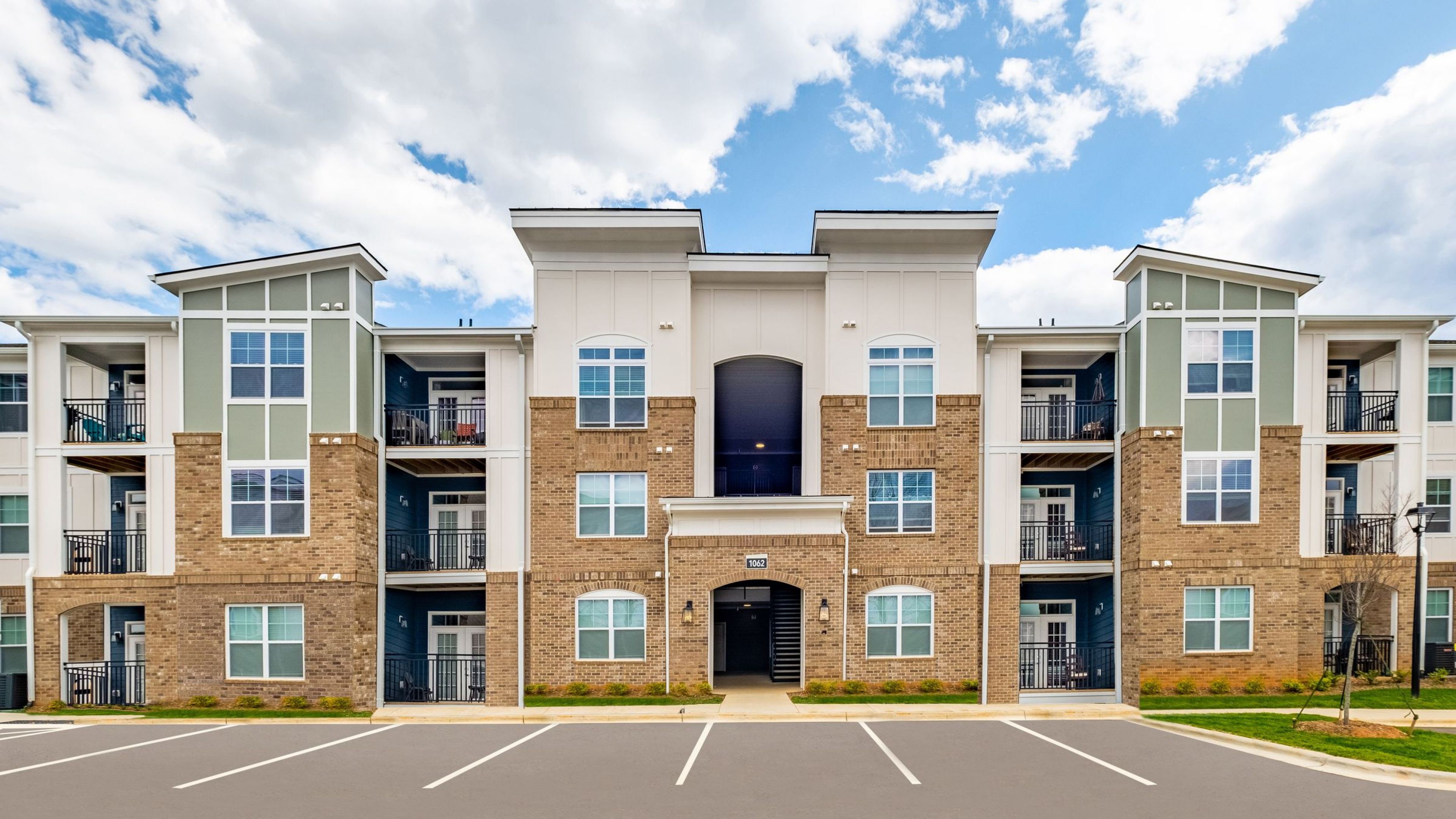 Hawthorne at Westport exterior building view